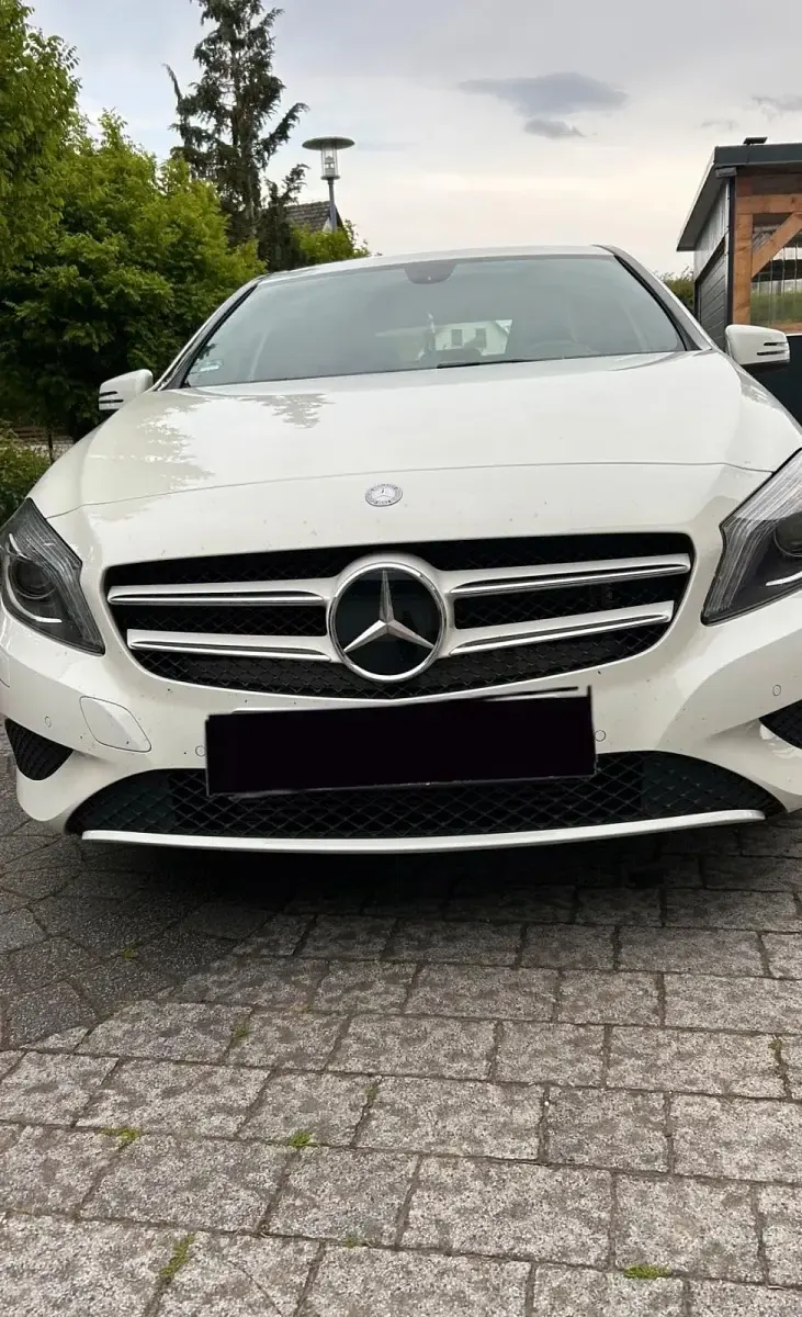 Gebraucht Mercedes A180 Style 122 PS (89 kW) 2014 Weiß Kleinwagen
