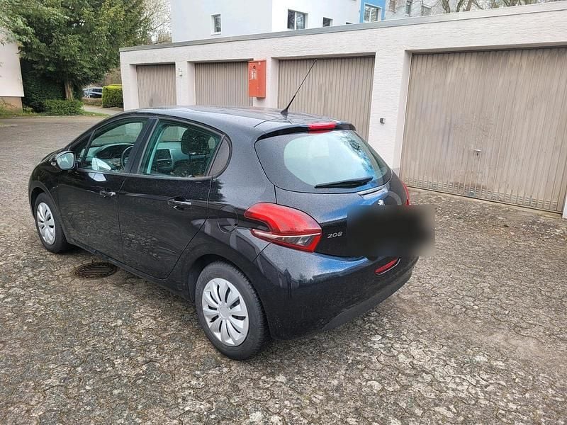 Gebraucht Peugeot 208 82 PS (60 kW) 2016 Schwarz Kleinwagen
