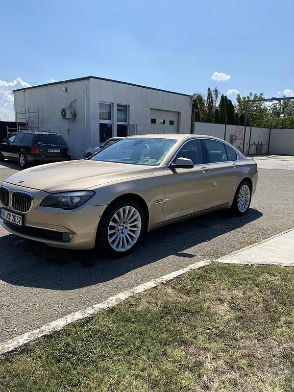 Beige Gebraucht 2010 BMW 740 Limousine | 8.900 € (Fairer Preis) - Bild 1/4