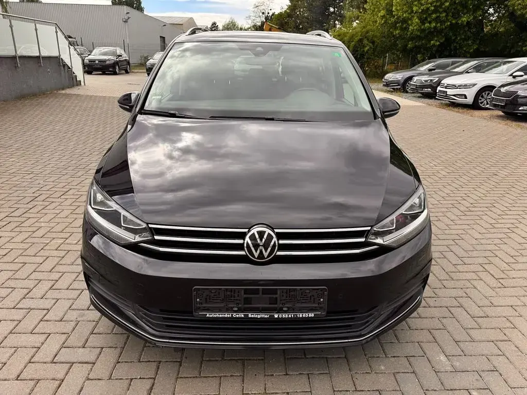 Używany VW Touran Active 150 KM (110 kW) 2022 Czarny Minivan