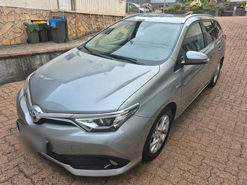 Silber Gebraucht 2016 Toyota Auris Touring Sports Kombi | 14.050 € (Fairer Preis) - Bild 1/4