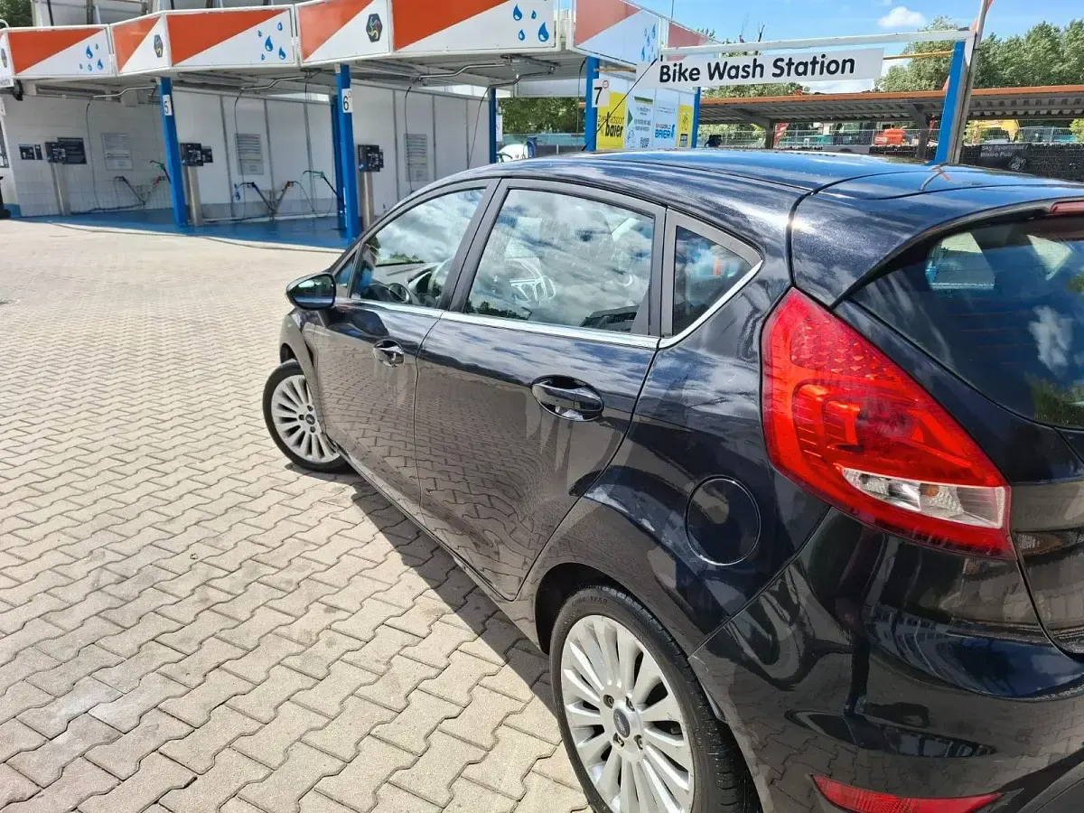 Gebraucht Ford Fiesta 82 PS (60 kW) 2009 Schwarz Limousine