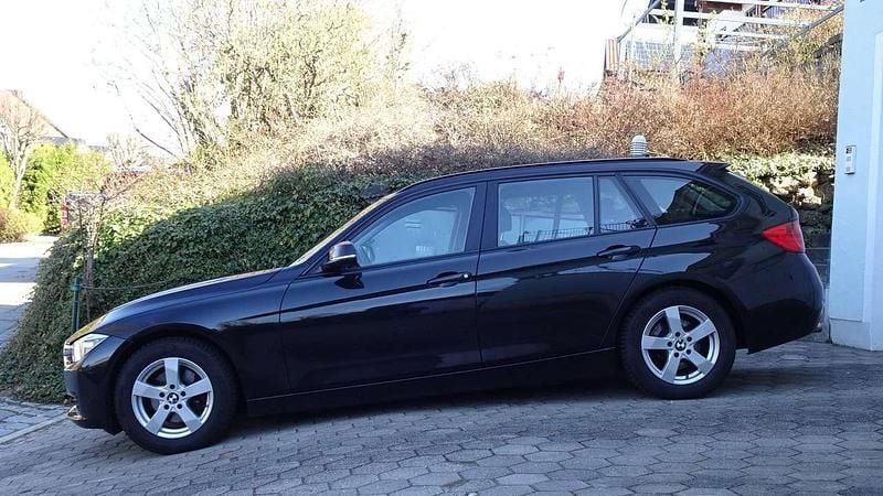 Gebraucht BMW 320 Sport Line 184 PS (135 kW) 2012 Black sapphire Kombi