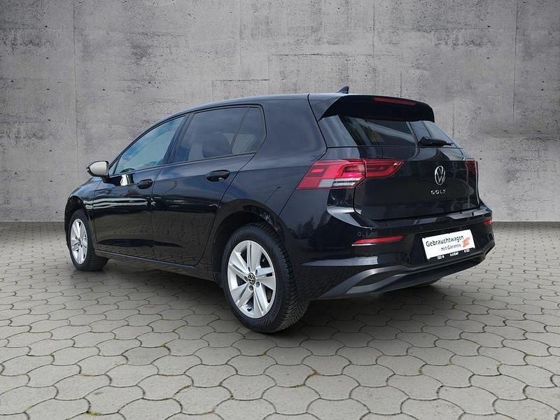 Gebraucht VW Golf VIII Life 131 PS (96 kW) 2023 Deep black perleffekt Limousine