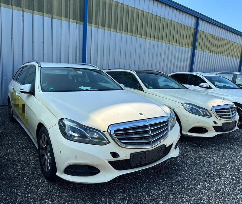 Schwarz Gebraucht 2015 Mercedes E200 Kombi | 7.200 € - Bild 1/4