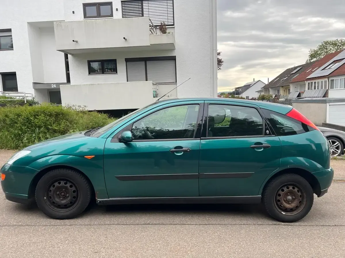 Gebraucht Ford Focus Ghia 100 PS (73 kW) 2001 Grün Kleinwagen