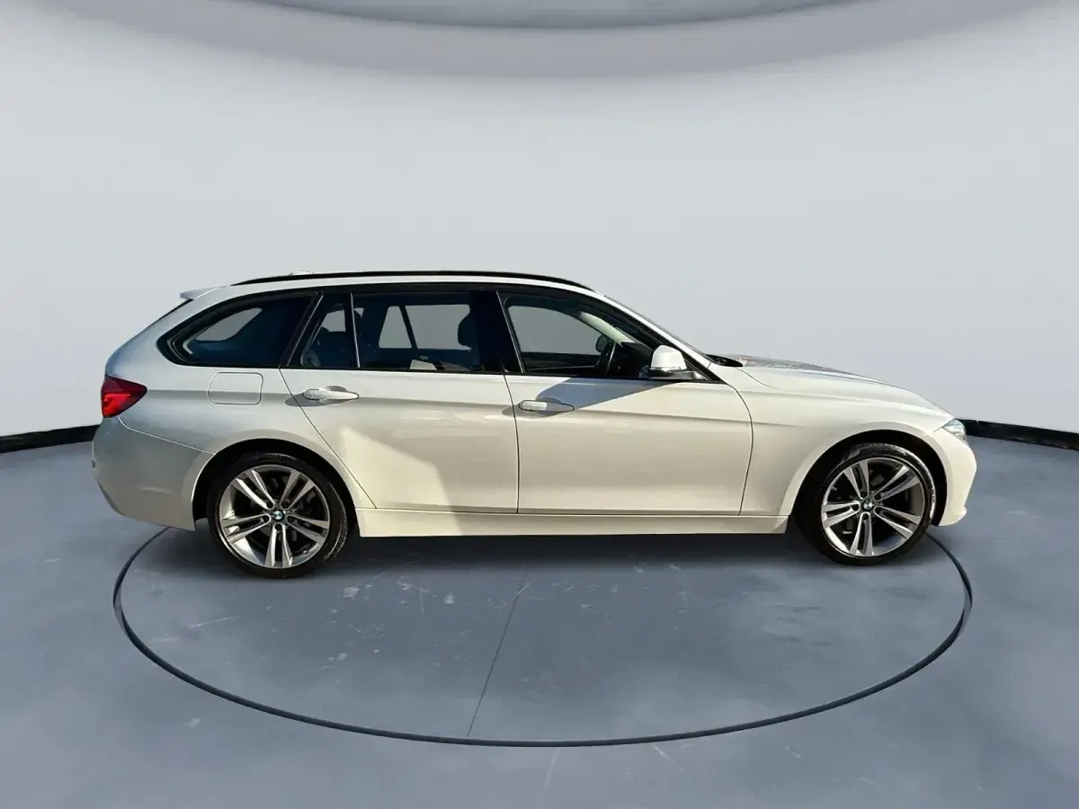 Gebraucht BMW 330 Sport Line 258 PS (189 kW) 2019 Weiß Kombi
