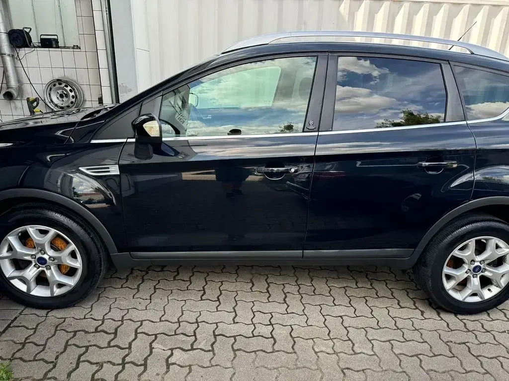 Gebraucht Ford Kuga Champions Edition 140 PS (102 kW) 2012 Schwarz SUV