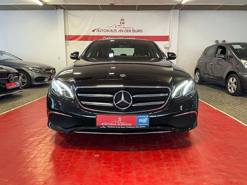 Gebraucht Mercedes E220 194 PS (142 kW) 2019 Schwarz Limousine