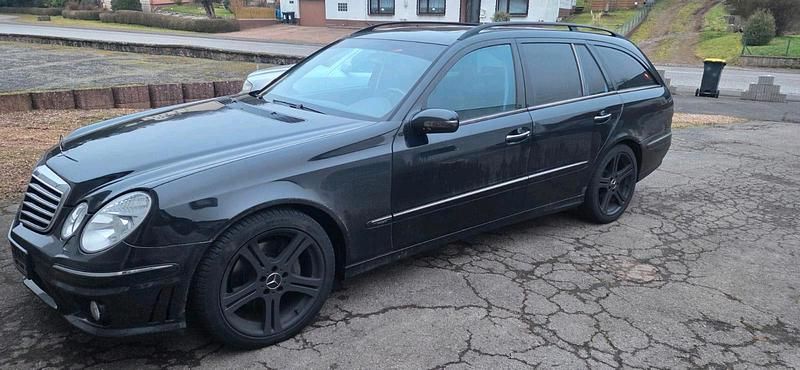 Schwarz Gebraucht 2003 Mercedes E320 Kombi | 3.000 € - Bild 1/4