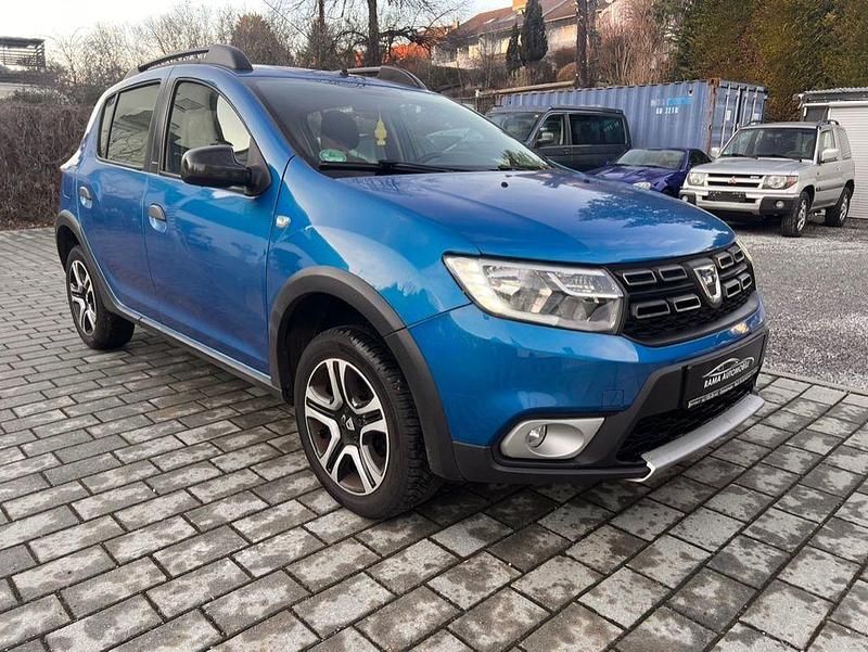 Gebraucht Dacia Sandero Celebration 90 PS (66 kW) 2018 Blau Limousine