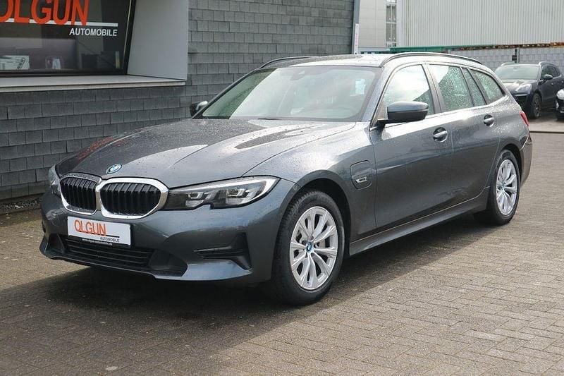 Gebraucht BMW 330e Advantage 184 PS (135 kW) 2022 Grau Kombi