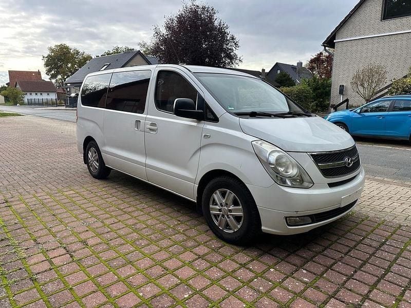 Gebraucht Hyundai H-1 170 PS (125 kW) 2009 Weiß Van / Kleinbus