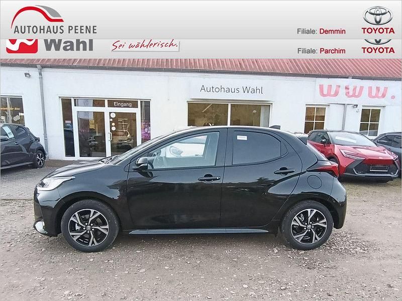 Neu Toyota Yaris Hybrid 116 PS (85 kW) 2025 Schwarz Limousine
