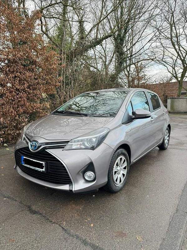 Gebraucht Toyota Yaris Hybrid 101 PS (74 kW) 2014 Andere farben Kleinwagen