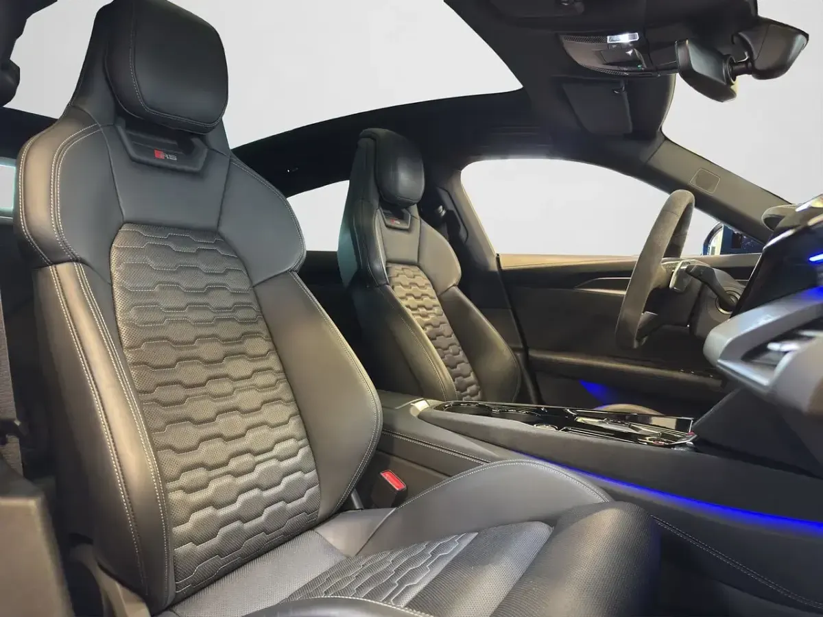 Second-hand Audi e-tron GT quattro Ambiente 439 kW (598 CP) 2024 Albastru Berlinǎ