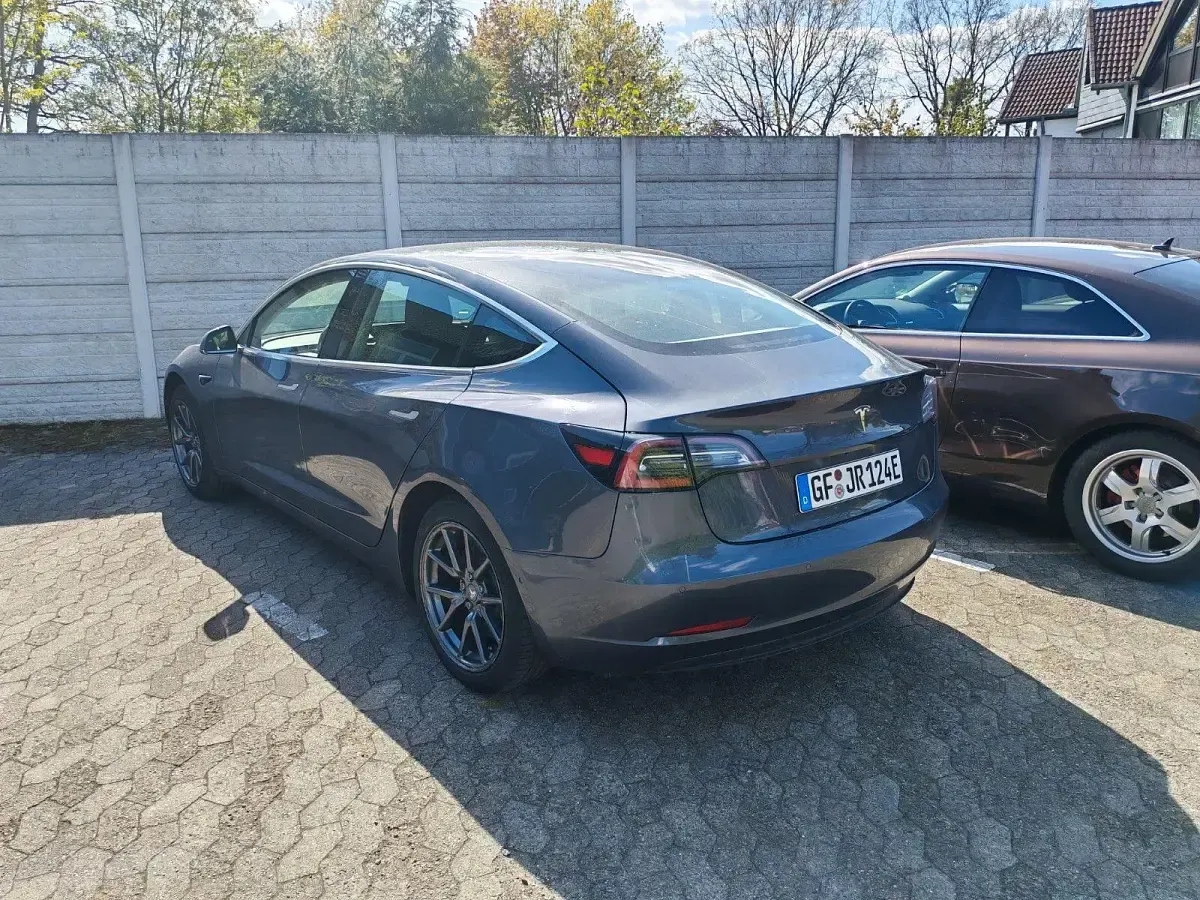 Usado Tesla Model 3 Standard Range Plus 208 kW (283 CV) 2020 Gris Berlina