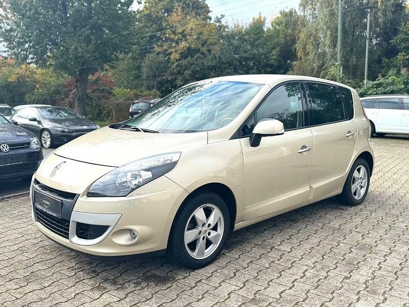 Beige Gebraucht 2010 Renault Scénic III Dynamique Van / Kleinbus | 4.590 € (Fairer Preis) - Bild 1/4