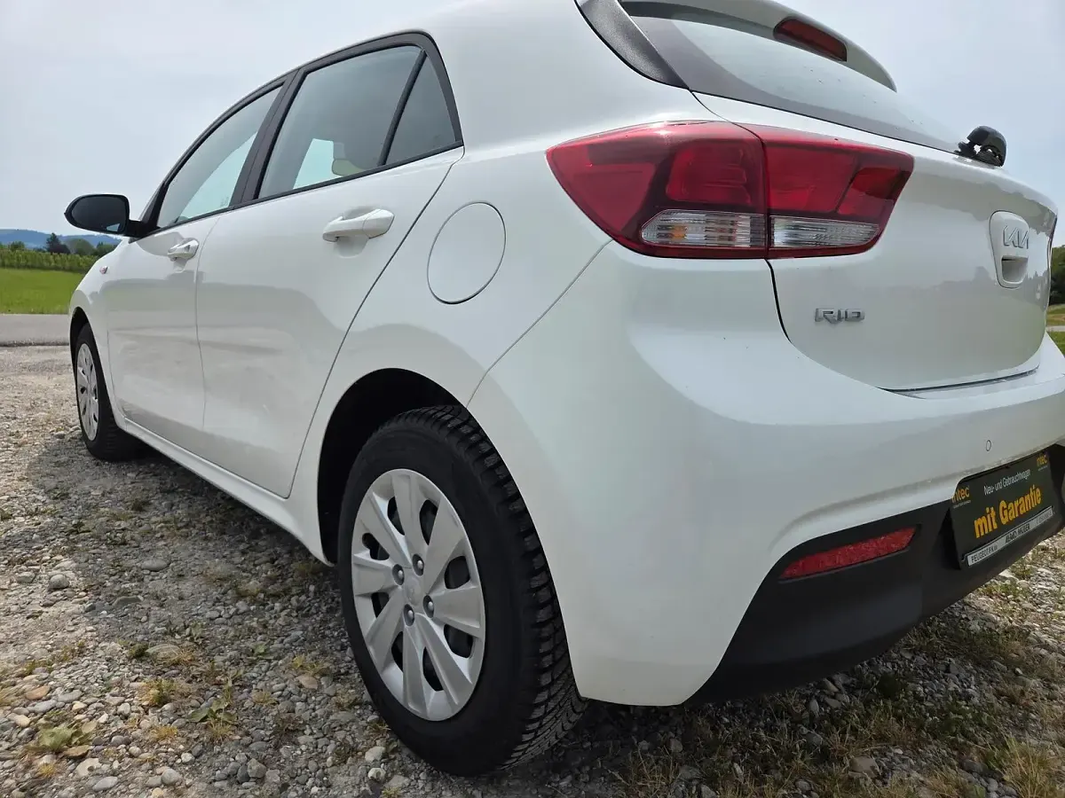 Gebraucht Kia Rio 82 PS (60 kW) 2022 Weiß Kleinwagen