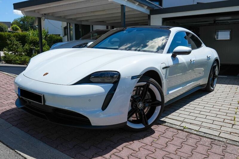 Weiß Gebraucht 2020 Porsche Taycan 4S Limousine | 64.800 € (Guter Preis) - Bild 1/4