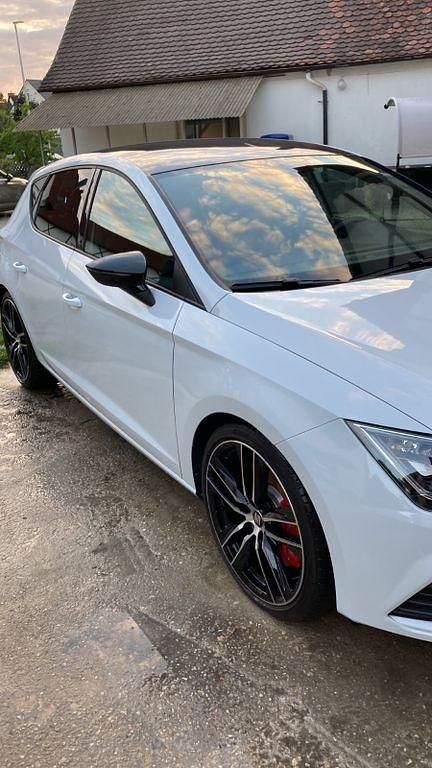 Weiß Gebraucht 2017 Cupra Leon Limousine | 19.999 € (Guter Preis) - Bild 1/4