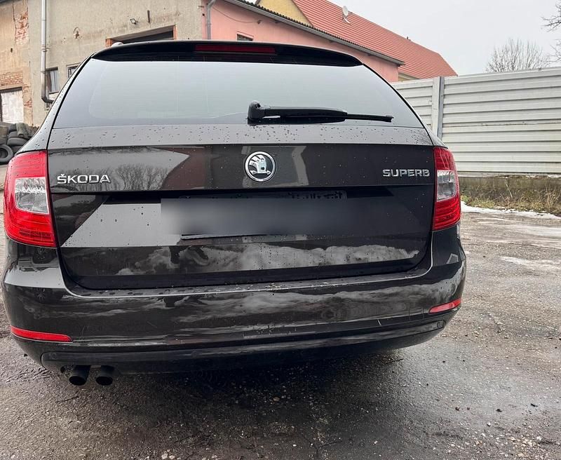 Gebraucht Skoda Superb 125 PS (91 kW) 2014 Braun Kombi