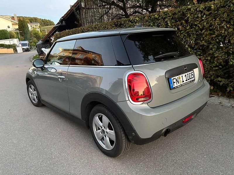 Grau Gebraucht 2018 Mini ONE Kleinwagen | 13.900 € (Guter Preis) - Bild 1/4