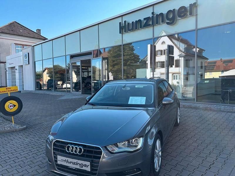 Grau Gebraucht 2015 Audi A3 S-Line Limousine | 13.890 € (Guter Preis) - Bild 1/4