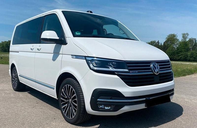 Usado VW Multivan 150 HP (110 kW) 2021 Branco Monovolume