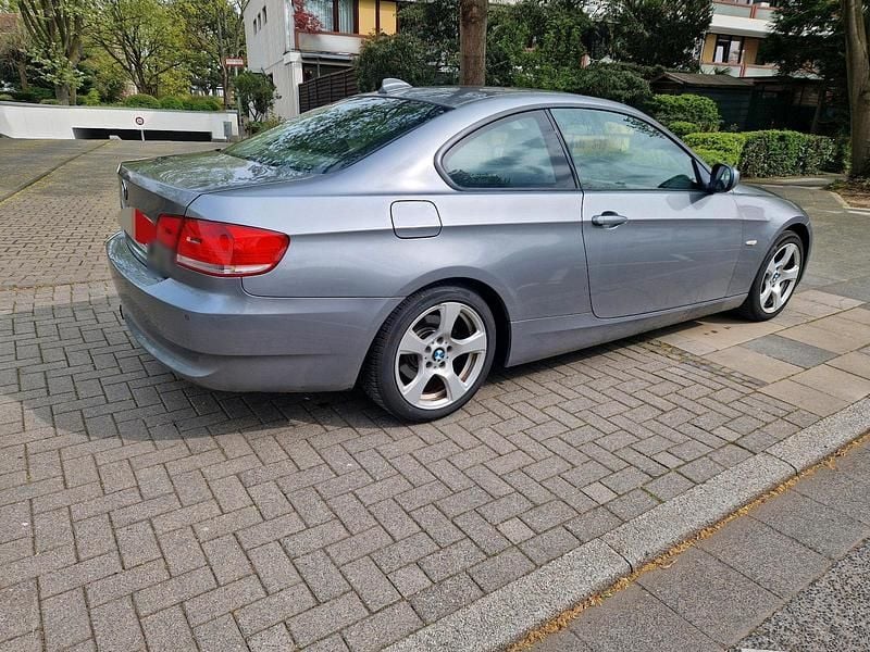 Gebraucht BMW 320 170 PS (125 kW) 2010 Grau Coupé