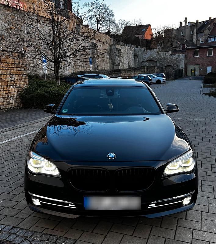 Second-hand BMW 730 258 CP (189 kW) 2014 Negru Berlinǎ