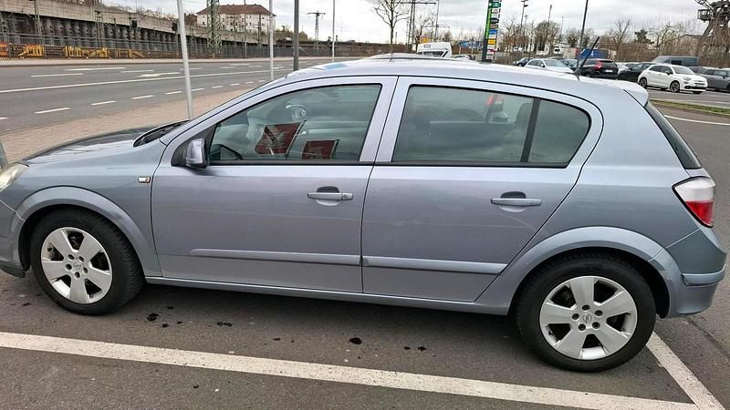 Gebraucht Opel Astra 125 PS (91 kW) 2005 Silber Kleinwagen