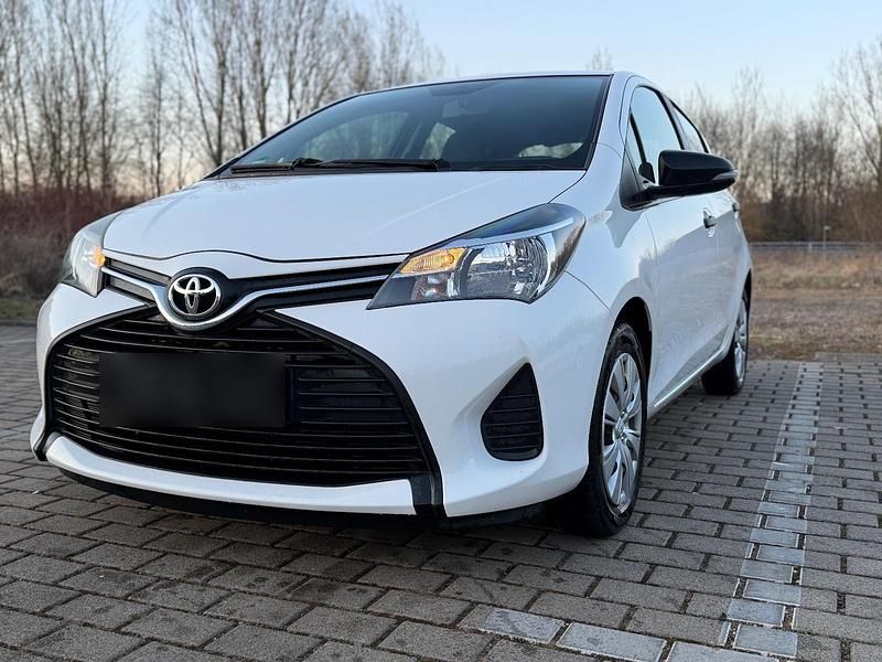 Gebraucht Toyota Yaris 69 PS (50 kW) 2014 Weiß Kleinwagen