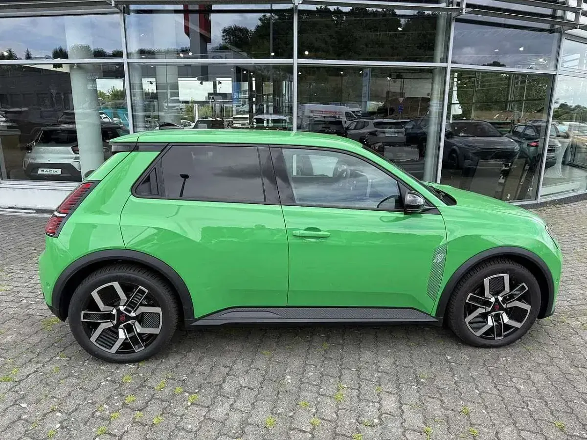 Nowe Renault 5 E-Tech Urban 89 kW (122 KM) 2025 Zielony Sedan/Limuzyna