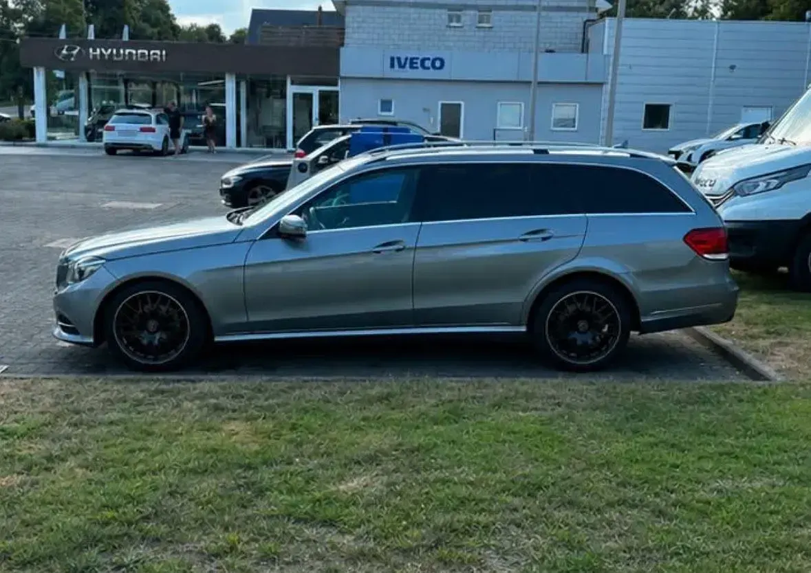 Gebraucht Mercedes E220 Avantgarde 170 PS (125 kW) 2013 Grau Kombi