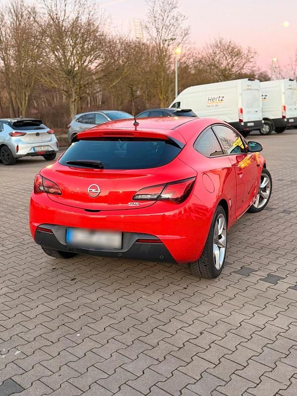 Gebraucht Opel Astra GTC 120 PS (88 kW) 2011 Rot Coupé