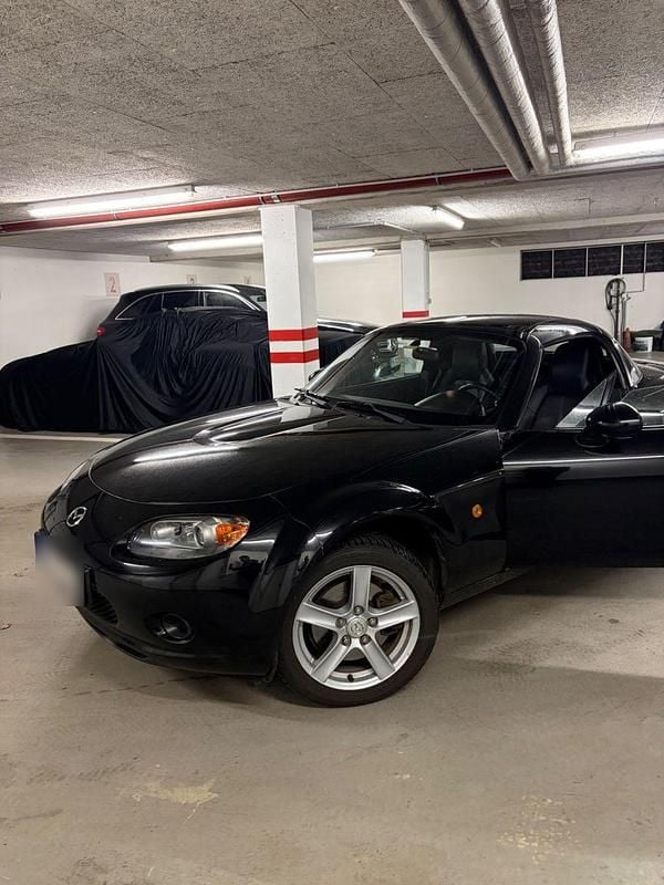 Second-hand Mazda MX5 124 CP (91 kW) 2007 Negru Cabrio