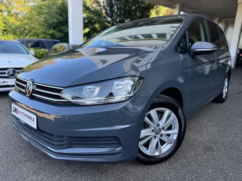 Grau Gebraucht 2024 VW Touran Comfortline Van / Kleinbus | 27.999 € (Superpreis) - Bild 1/4