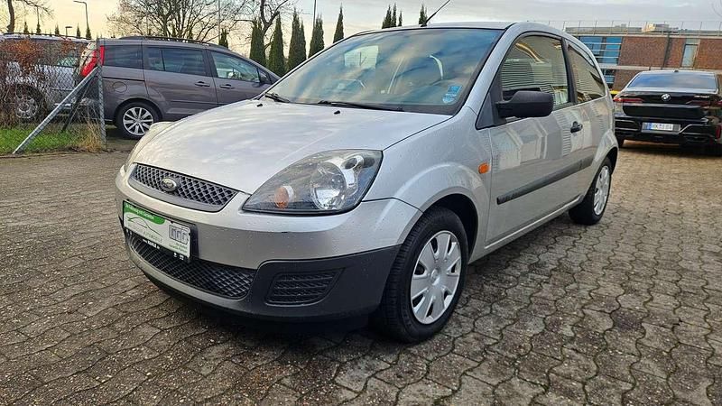 Gebraucht Ford Fiesta Ambiente 60 PS (44 kW) 2006 Polarsilber metallic Kleinwagen
