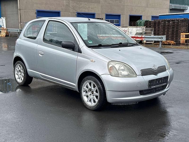 Gebraucht Toyota Yaris 86 PS (63 kW) 2003 Silber Limousine