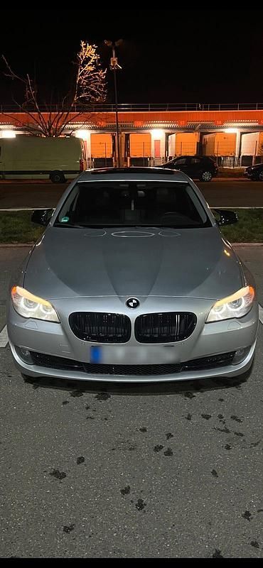 Silber Gebraucht 2010 BMW 523 M Performance Limousine | 11.000 € (Etwas zu teuer) - Bild 1/4