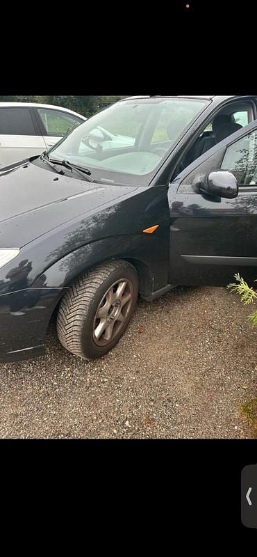 Gebraucht Ford Focus 101 PS (74 kW) 1999 Schwarz Limousine