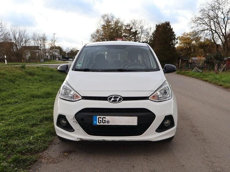 Gebraucht Hyundai i10 69 PS (50 kW) 2014 Weiß Kleinwagen