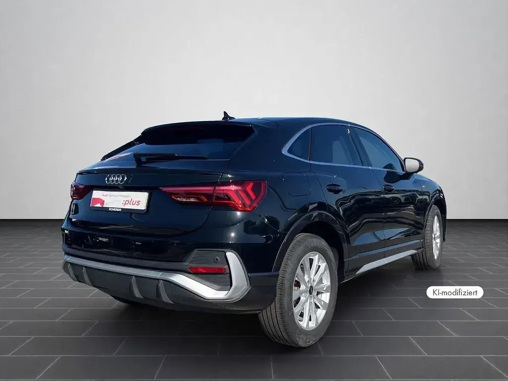 Gebraucht Audi Q3 Sportback S-Line 150 PS (110 kW) 2023 Mythosschwarz metallic (metallic) SUV