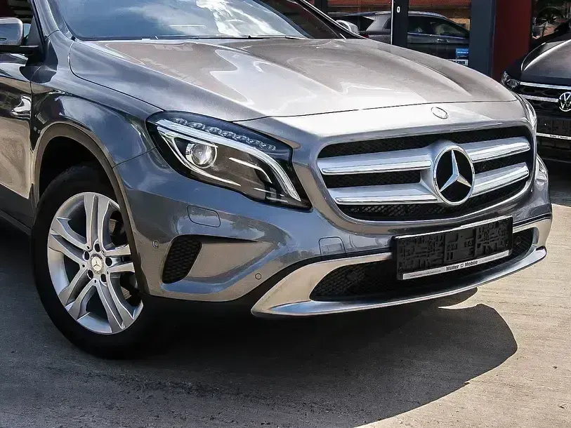 Gebraucht Mercedes GLA200 156 PS (114 kW) 2016 Mountaingraumetallic SUV