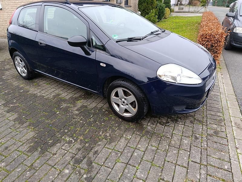 Blau Gebraucht 2009 Fiat Punto Limousine | 1.450 € (Fairer Preis) - Bild 1/4