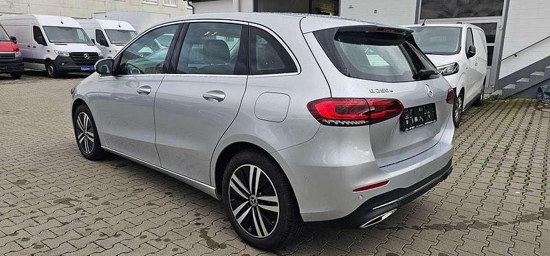 Gebraucht Mercedes B250e 160 PS (117 kW) 2022 Iridiumsilber Van / Kleinbus