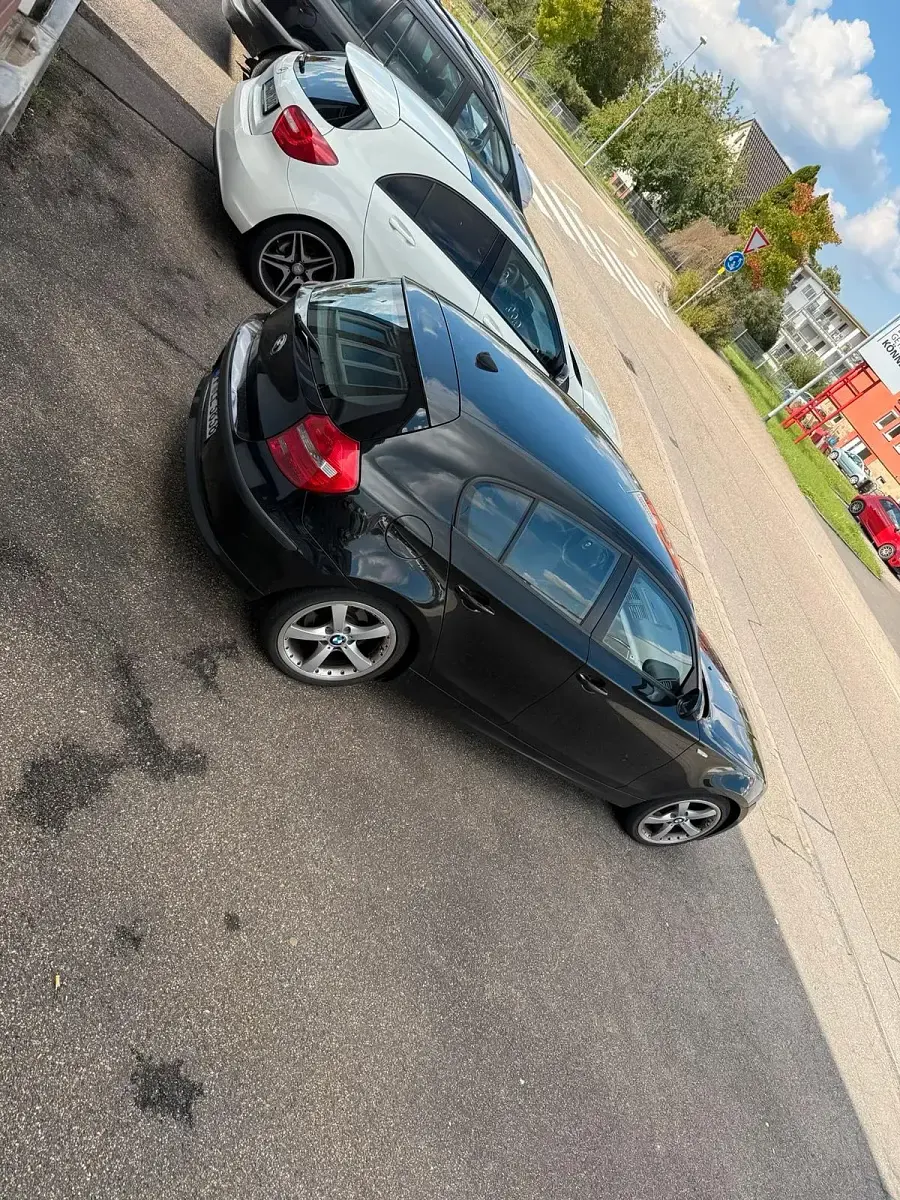 Second-hand BMW 116 122 CP (89 kW) 2010 Negru Hatchback