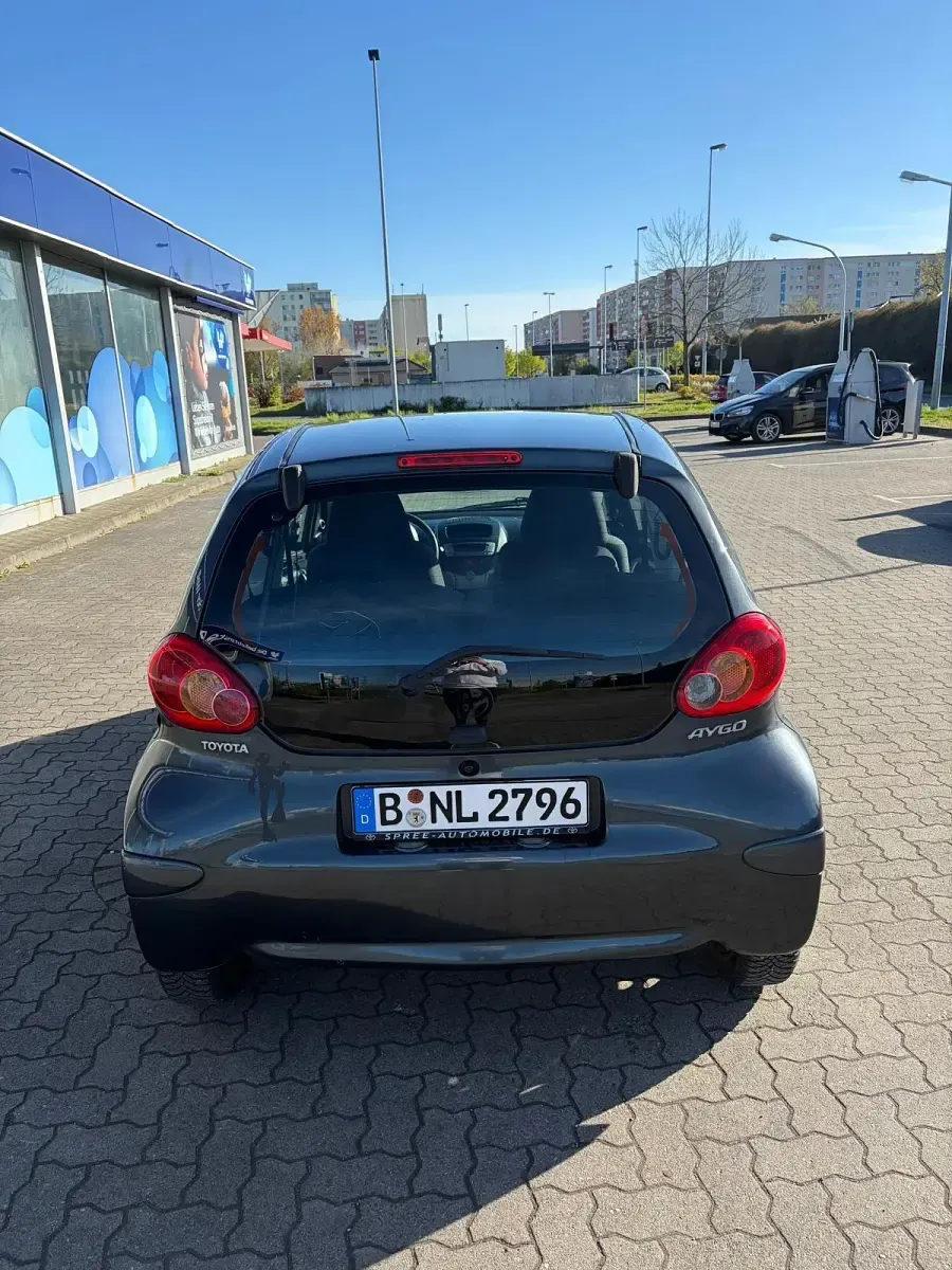 Gebraucht Toyota Aygo 68 PS (50 kW) 2006 Grau Kleinwagen