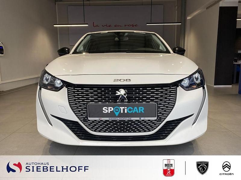 Gebraucht Peugeot e-208 Allure 100 kW (136 PS) 2023 Weiß Kleinwagen